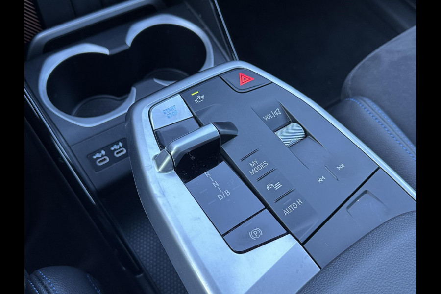 BMW iX1 xDrive30 67 kWh M-SPORT| COMPLEET | SOH 99% | ELEK. ACHTERKLEP |STOELVERWARMING| ACHTERUITRIJCAMERA| COMFORT ACCESS| APPLE CARPLAY/ ANDROID AUTO|