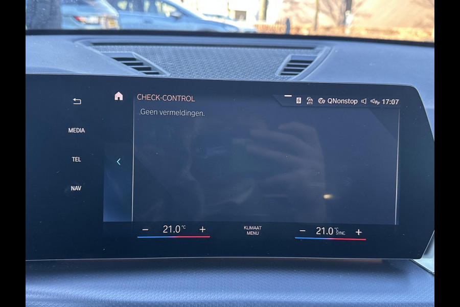 BMW iX1 xDrive30 67 kWh M-SPORT| COMPLEET | SOH 99% | ELEK. ACHTERKLEP |STOELVERWARMING| ACHTERUITRIJCAMERA| COMFORT ACCESS| APPLE CARPLAY/ ANDROID AUTO|