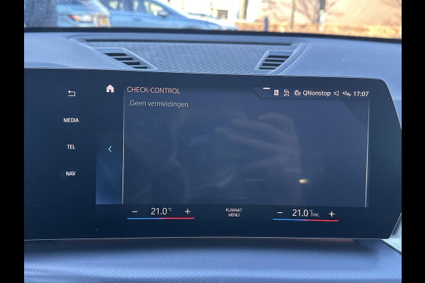 BMW iX1 xDrive30 67 kWh M-SPORT| COMPLEET | SOH 99% | ELEK. ACHTERKLEP |STOELVERWARMING| ACHTERUITRIJCAMERA| COMFORT ACCESS| APPLE CARPLAY/ ANDROID AUTO|