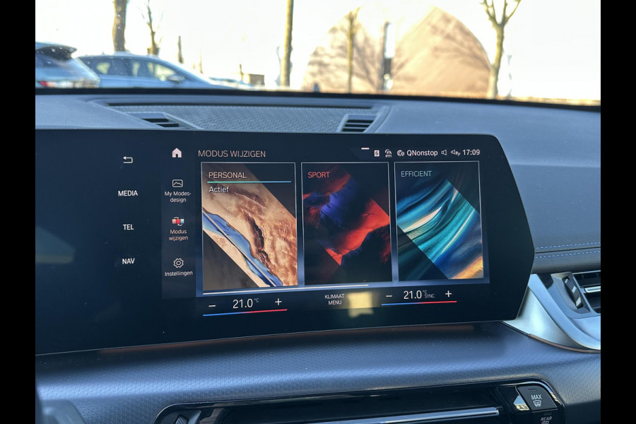 BMW iX1 xDrive30 67 kWh M-SPORT| COMPLEET | SOH 99% | ELEK. ACHTERKLEP |STOELVERWARMING| ACHTERUITRIJCAMERA| COMFORT ACCESS| APPLE CARPLAY/ ANDROID AUTO|