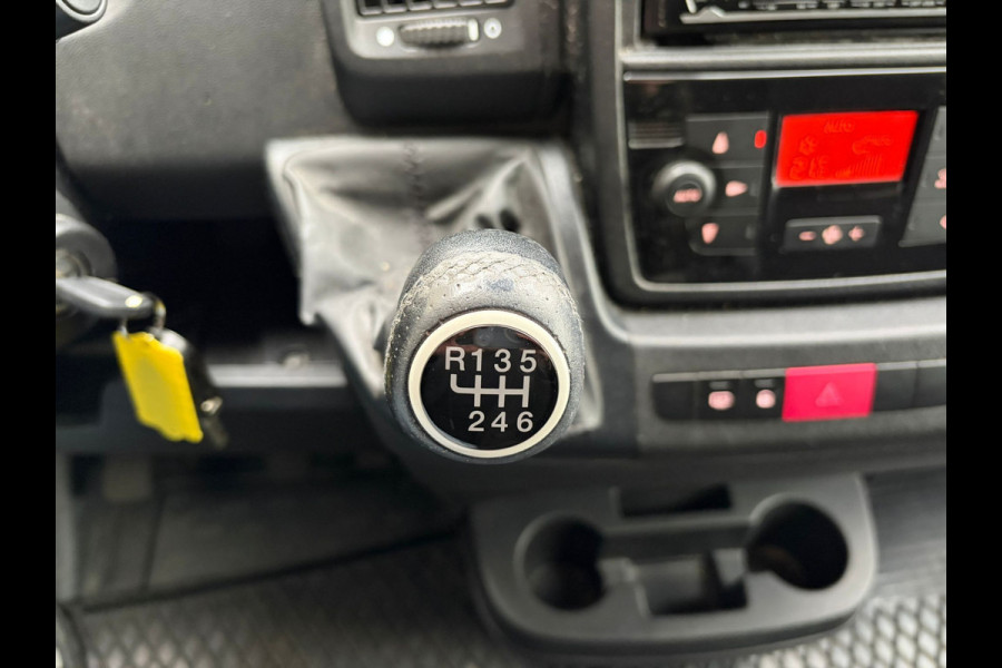 Citroën Jumper 35 2.2HDi 165PK L3H2 Euro 6 3-Persoons Trekhaak Camera Ecc Pdc Wandbetimmering Houtenvloer Achterdeuren Schuifdeur 3.000KG Trekgewicht