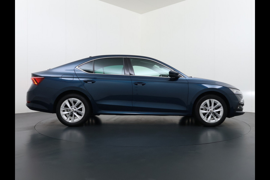 Škoda Octavia e-TSI AUT Trekhaak Adap.Cruise Camera Navi Ecc Apple Carplay Android Auto Virtual Cockpit Business Edition Plus Elek.Achterklep Stoelverwarming voor+achter Lmv DAB Led Keyless advanced Dodehoek detector 1e Eigenaar Origineel Nederlandse Auto Mild-Hybrid