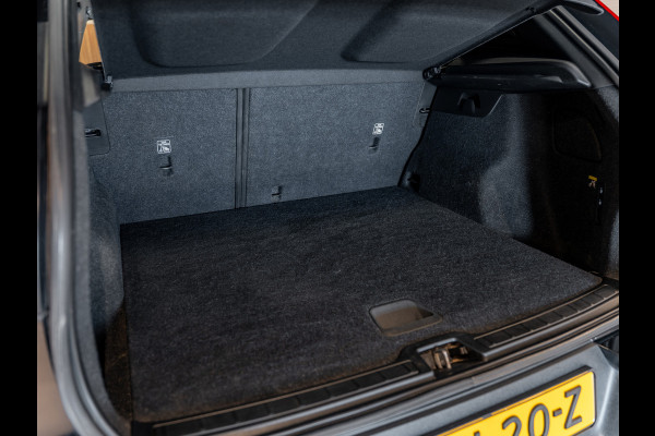 Volvo XC40 1.5 T3 163PK Momentum, Navi, Cruise, Cam, PDC, Clima, Voll Led, Bluetooth/Tel, Private Glas, Volledig Onderhouden