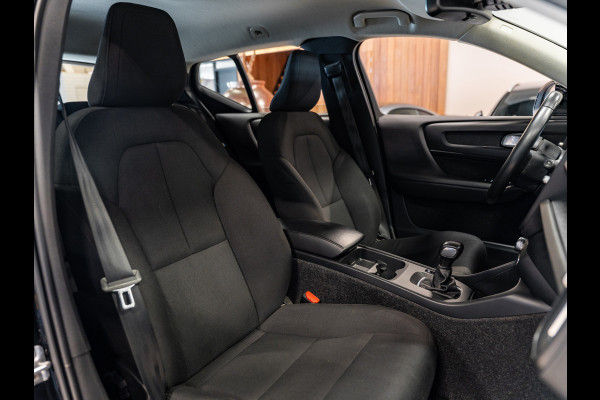 Volvo XC40 1.5 T3 163PK Momentum, Navi, Cruise, Cam, PDC, Clima, Voll Led, Bluetooth/Tel, Private Glas, Volledig Onderhouden