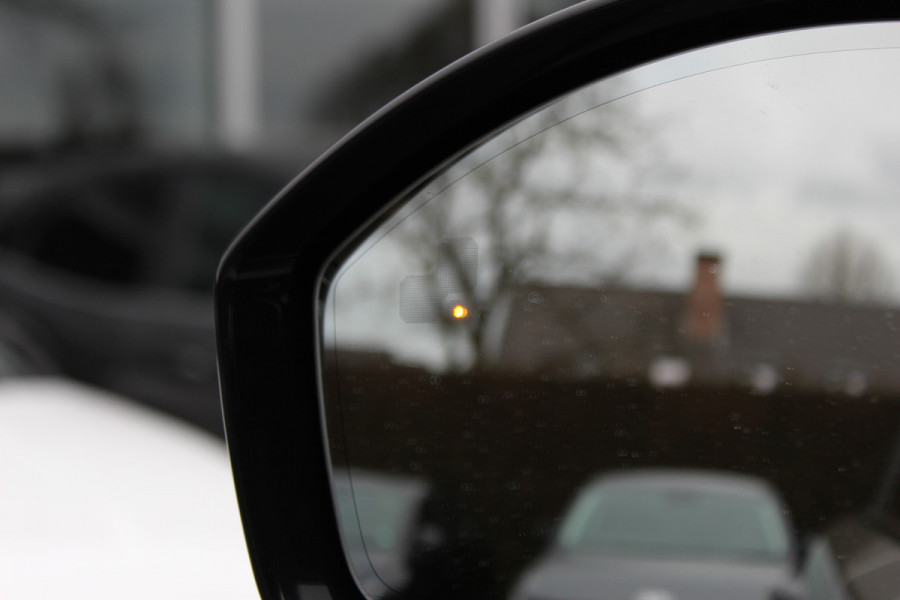 Land Rover Range Rover Velar 2.0 I4 Turbo AWD R-Dynamic HSE / Trekhaak / Panoramadak / 360Camera / Head-up / Laser LED / 21'' / Meridian High End / Stoelmassage+Verwarming / Stuurverwarming / DAB / ACC