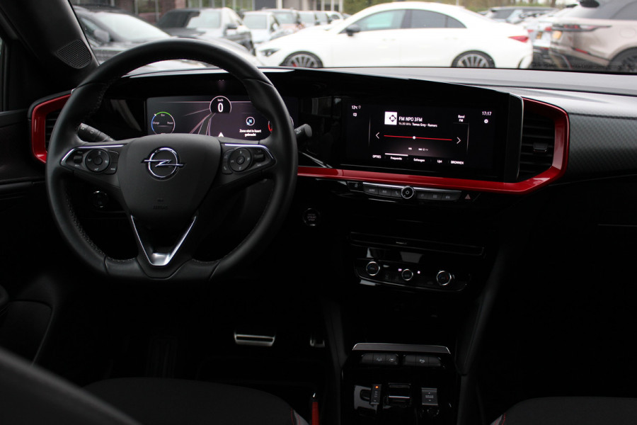 Opel Mokka Electric Ultimate 50 kWh / SOH 94,2% / Trekhaak / Camera / CarPlay / Keyless / LED Koplampen / 17'' / Navigatie / DAB / Dodehoek / Cruise Control Adaptief / Warmtepomp
