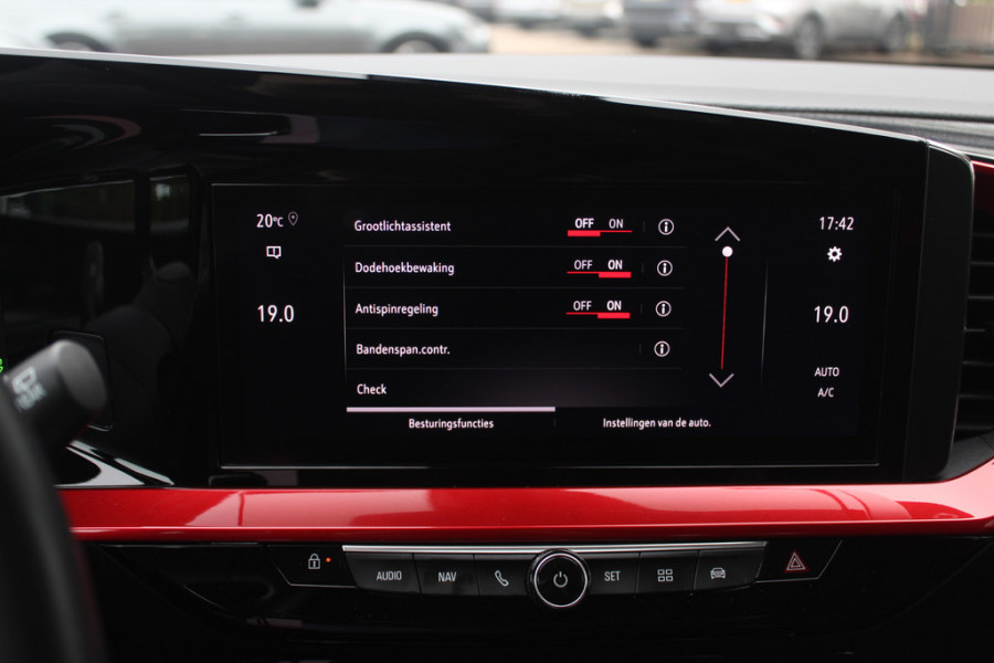 Opel Mokka Electric Ultimate 50 kWh / SOH 94,2% / Trekhaak / Camera / CarPlay / Keyless / LED Koplampen / 17'' / Navigatie / DAB / Dodehoek / Cruise Control Adaptief / Warmtepomp