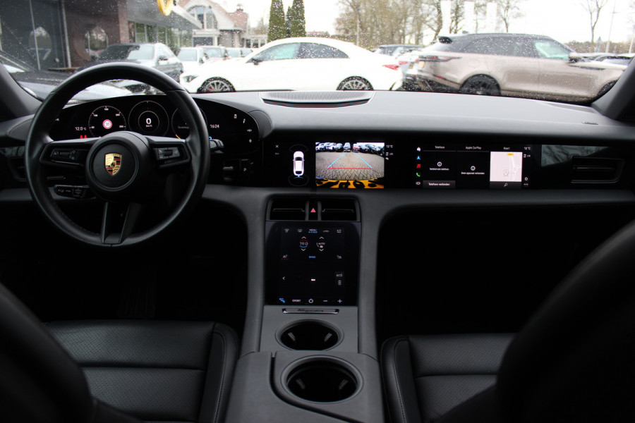 Porsche Taycan Cross Turismo 4 93 kWh / Panoramadak / Camera / Passenger Display / Nachtzicht / 20'' / Bose / Stuur+Stoelverwarming / DAB / Cruise Control