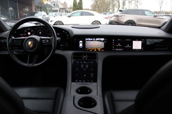 Porsche Taycan Cross Turismo 4 93 kWh / Panoramadak / Camera / Passenger Display / Nachtzicht / 20'' / Bose / Stuur+Stoelverwarming / DAB / Cruise Control