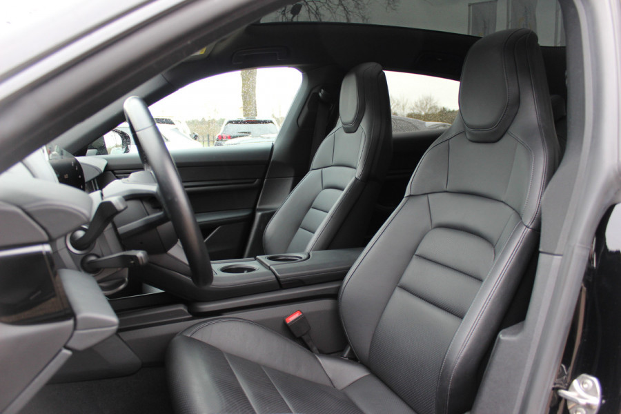 Porsche Taycan Cross Turismo 4 93 kWh / Panoramadak / Camera / Passenger Display / Nachtzicht / 20'' / Bose / Stuur+Stoelverwarming / DAB / Cruise Control