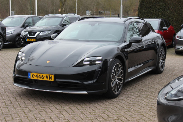 Porsche Taycan Cross Turismo 4 93 kWh / Panoramadak / Camera / Passenger Display / Nachtzicht / 20'' / Bose / Stuur+Stoelverwarming / DAB / Cruise Control