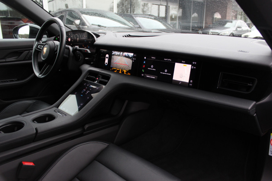 Porsche Taycan Cross Turismo 4 93 kWh / Panoramadak / Camera / Passenger Display / Nachtzicht / 20'' / Bose / Stuur+Stoelverwarming / DAB / Cruise Control