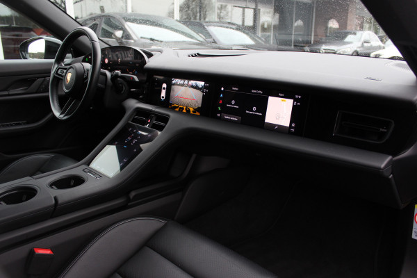 Porsche Taycan Cross Turismo 4 93 kWh / Panoramadak / Camera / Passenger Display / Nachtzicht / 20'' / Bose / Stuur+Stoelverwarming / DAB / Cruise Control