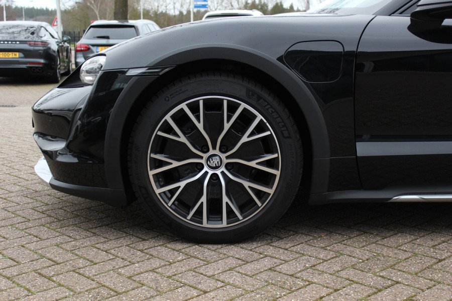 Porsche Taycan Cross Turismo 4 93 kWh / Panoramadak / Camera / Passenger Display / Nachtzicht / 20'' / Bose / Stuur+Stoelverwarming / DAB / Cruise Control