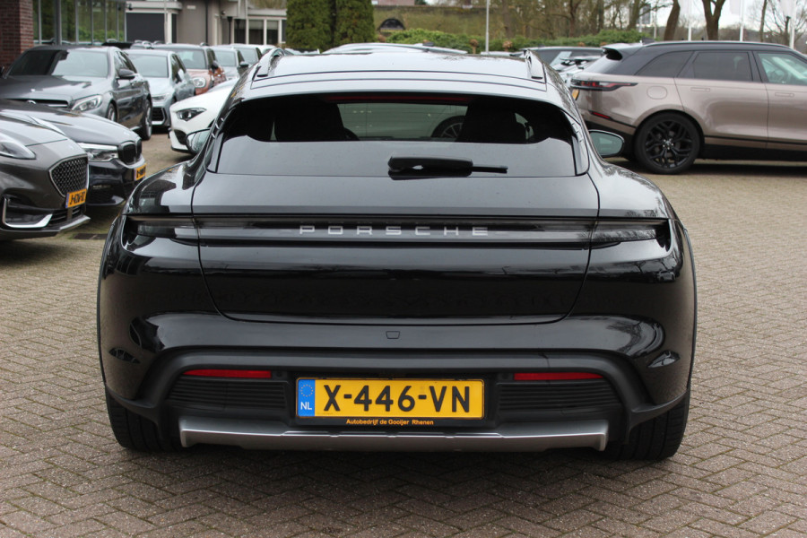 Porsche Taycan Cross Turismo 4 93 kWh / Panoramadak / Camera / Passenger Display / Nachtzicht / 20'' / Bose / Stuur+Stoelverwarming / DAB / Cruise Control