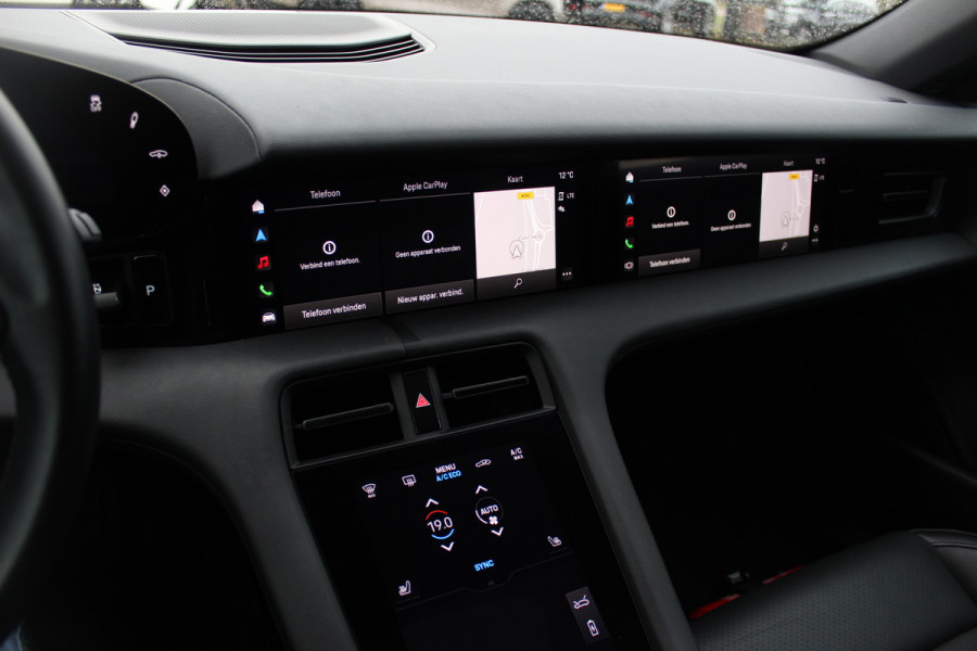 Porsche Taycan Cross Turismo 4 93 kWh / Panoramadak / Camera / Passenger Display / Nachtzicht / 20'' / Bose / Stuur+Stoelverwarming / DAB / Cruise Control