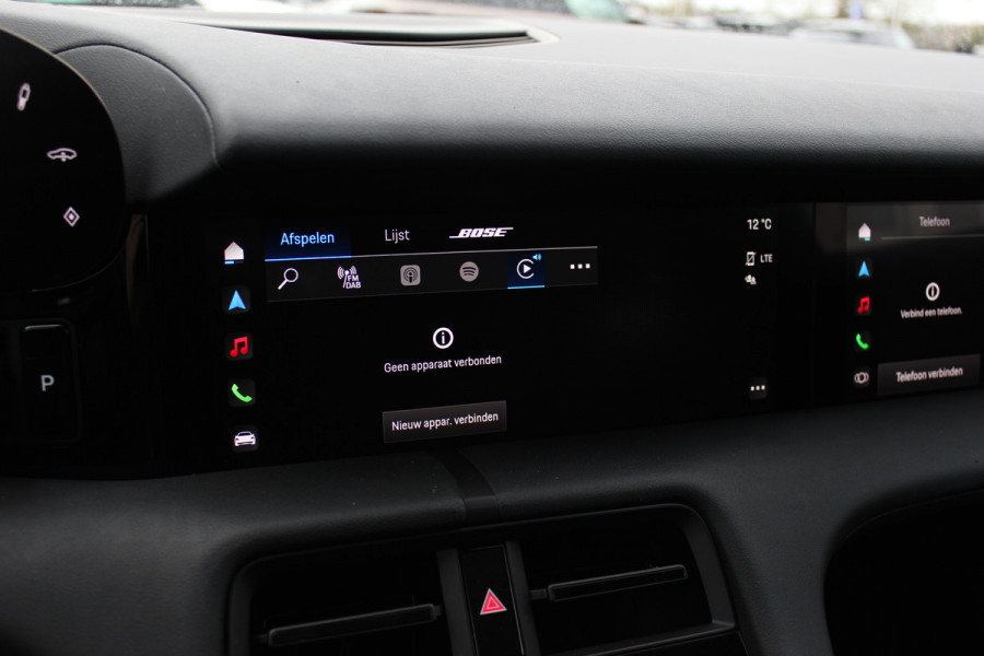 Porsche Taycan Cross Turismo 4 93 kWh / Panoramadak / Camera / Passenger Display / Nachtzicht / 20'' / Bose / Stuur+Stoelverwarming / DAB / Cruise Control