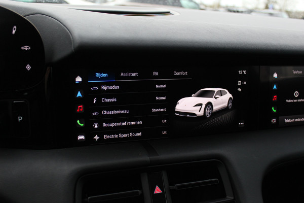 Porsche Taycan Cross Turismo 4 93 kWh / Panoramadak / Camera / Passenger Display / Nachtzicht / 20'' / Bose / Stuur+Stoelverwarming / DAB / Cruise Control