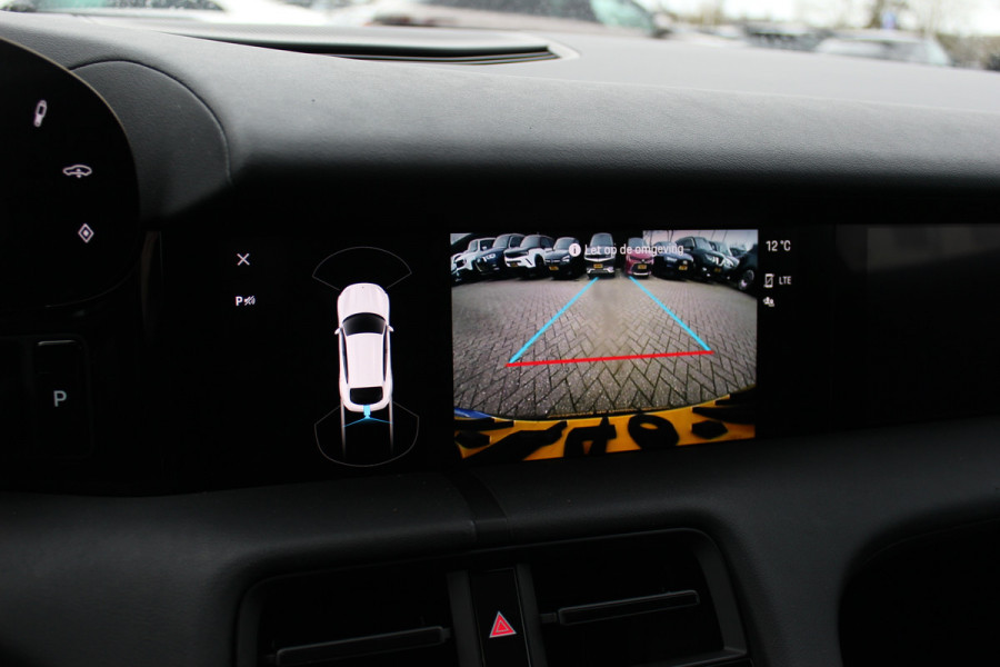 Porsche Taycan Cross Turismo 4 93 kWh / Panoramadak / Camera / Passenger Display / Nachtzicht / 20'' / Bose / Stuur+Stoelverwarming / DAB / Cruise Control