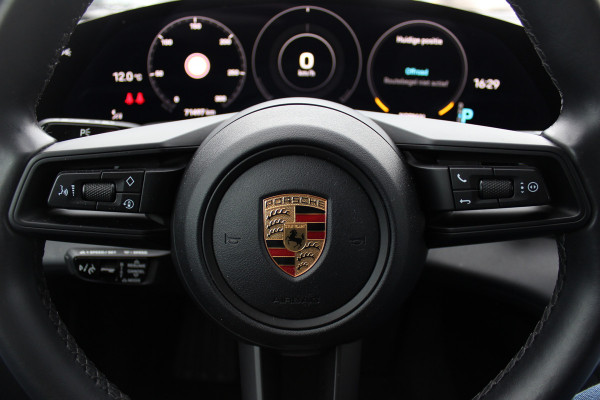 Porsche Taycan Cross Turismo 4 93 kWh / Panoramadak / Camera / Passenger Display / Nachtzicht / 20'' / Bose / Stuur+Stoelverwarming / DAB / Cruise Control