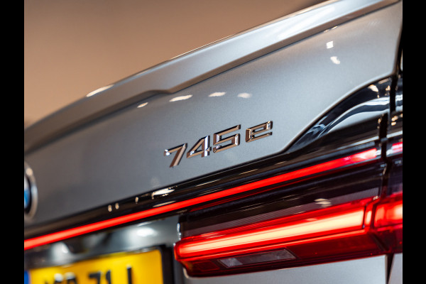 BMW 7 Serie 745e 394PK High Executive M-Sport, Pano, Laser Light, 360 Cam, Soft Close, Hud, Ambiënte, Digi Dash, Voll Onderhoud