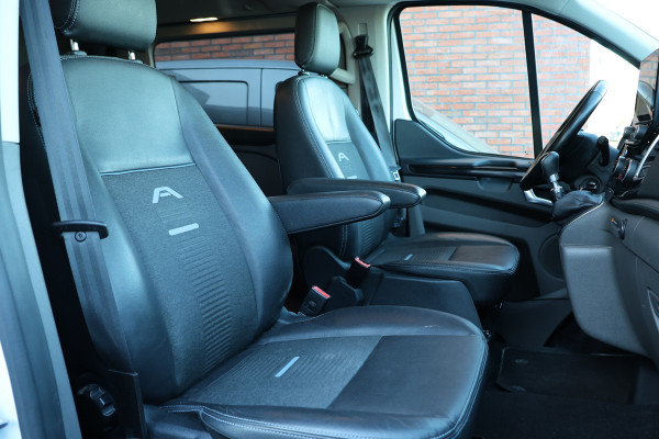 Ford Transit Custom 320 2.0 TDCI 170 PK L2H1 Active DC | Dubbel Cabine | ACC | BLIS | Elek stoelen | CarPlay | Camera | Navigatie | Stoelverwarming | L+R Schuifdeur | Glaslook panelen | Trekhaak | 5-Zitter | Nieuwe APK | NAP Logisch