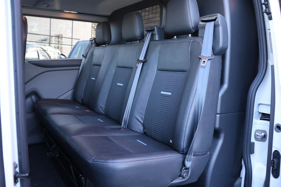 Ford Transit Custom 320 2.0 TDCI 170 PK L2H1 Active DC | Dubbel Cabine | ACC | BLIS | Elek stoelen | CarPlay | Camera | Navigatie | Stoelverwarming | L+R Schuifdeur | Glaslook panelen | Trekhaak | 5-Zitter | Nieuwe APK | NAP Logisch