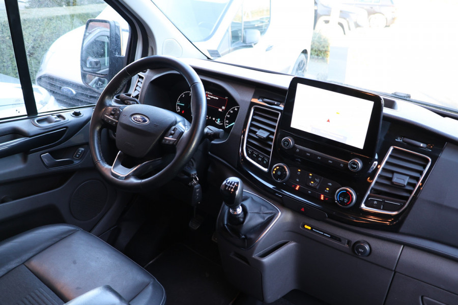 Ford Transit Custom 320 2.0 TDCI 170 PK L2H1 Active DC | Dubbel Cabine | ACC | BLIS | Elek stoelen | CarPlay | Camera | Navigatie | Stoelverwarming | L+R Schuifdeur | Glaslook panelen | Trekhaak | 5-Zitter | Nieuwe APK | NAP Logisch