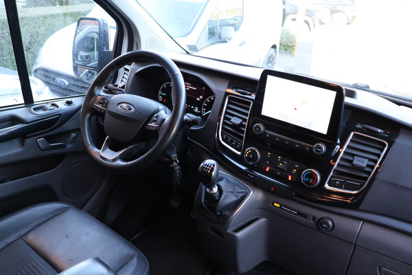 Ford Transit Custom 320 2.0 TDCI 170 PK L2H1 Active DC | Dubbel Cabine | ACC | BLIS | Elek stoelen | CarPlay | Camera | Navigatie | Stoelverwarming | L+R Schuifdeur | Glaslook panelen | Trekhaak | 5-Zitter | Nieuwe APK | NAP Logisch