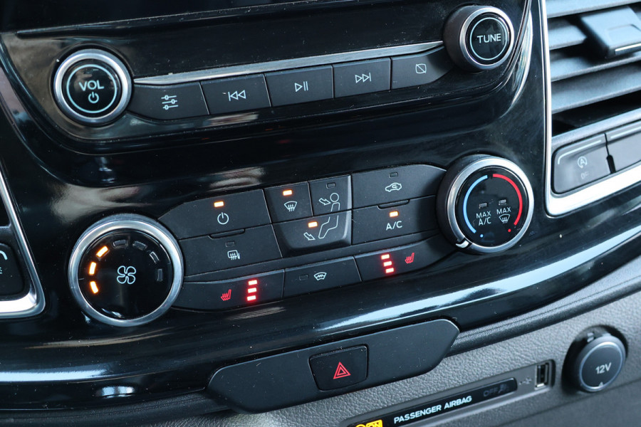 Ford Transit Custom 320 2.0 TDCI 170 PK L2H1 Active DC | Dubbel Cabine | ACC | BLIS | Elek stoelen | CarPlay | Camera | Navigatie | Stoelverwarming | L+R Schuifdeur | Glaslook panelen | Trekhaak | 5-Zitter | Nieuwe APK | NAP Logisch