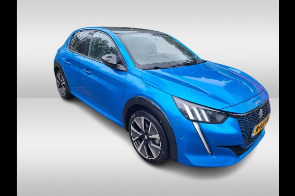 Peugeot e-208 EV GT 350 50 kWh / Panoramadak / Camera / Virtual Cockpit / Half leder / Navigatie / Keyless / Cruise Control / Dodehoek detectie