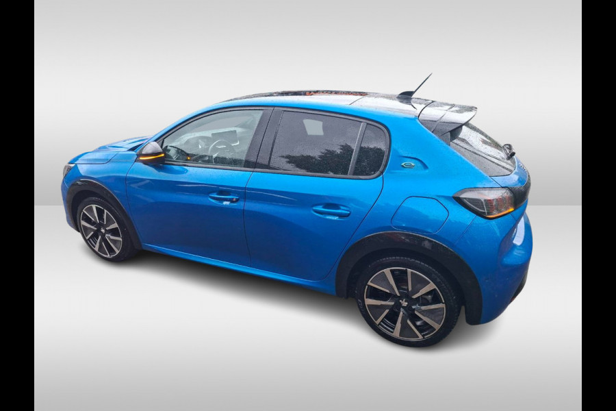 Peugeot e-208 EV GT 350 50 kWh / Panoramadak / Camera / Virtual Cockpit / Half leder / Navigatie / Keyless / Cruise Control / Dodehoek detectie