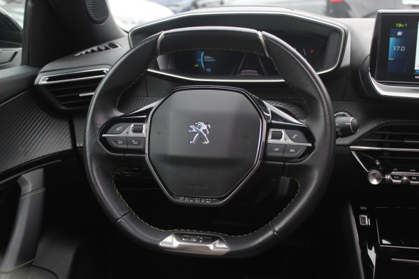Peugeot e-208 EV GT 350 50 kWh / Panoramadak / Camera / Virtual Cockpit / Half leder / Navigatie / Keyless / Cruise Control / Dodehoek detectie