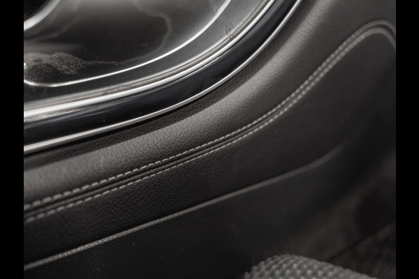 Mercedes-Benz GLC 200 4MATIC, Facelift, Navi, Voll Led, Camera, Cruise, PDC, 18" Velgen, Private Glas, Dealer Onderhouden