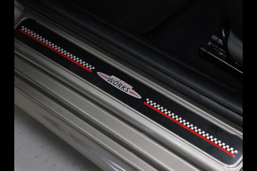 MINI Mini 1.5 Cooper JCW [APPLE CARPLAY, ANDROID AUTO, CRUISE CONTROL, PDC ACHTER, AUTOMATISCHE AIRCO, LICHTMETALEN VELGEN, LED KOPLAMPEN, NIEUWSTAAT]