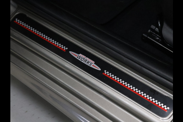 MINI Mini 1.5 Cooper JCW [APPLE CARPLAY, ANDROID AUTO, CRUISE CONTROL, PDC ACHTER, AUTOMATISCHE AIRCO, LICHTMETALEN VELGEN, LED KOPLAMPEN, NIEUWSTAAT]