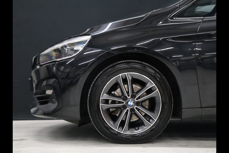 BMW 2 Serie Active Tourer 218i High Executive M Sport [TREKHAAK, HARMAN/KARDON, CRUISE CONTROL, BLUETOOTH TELEFOON, HUD, ACHTERUITRIJCAMERA, PDC V+A, BMW LED, NIEUWSTAAT]