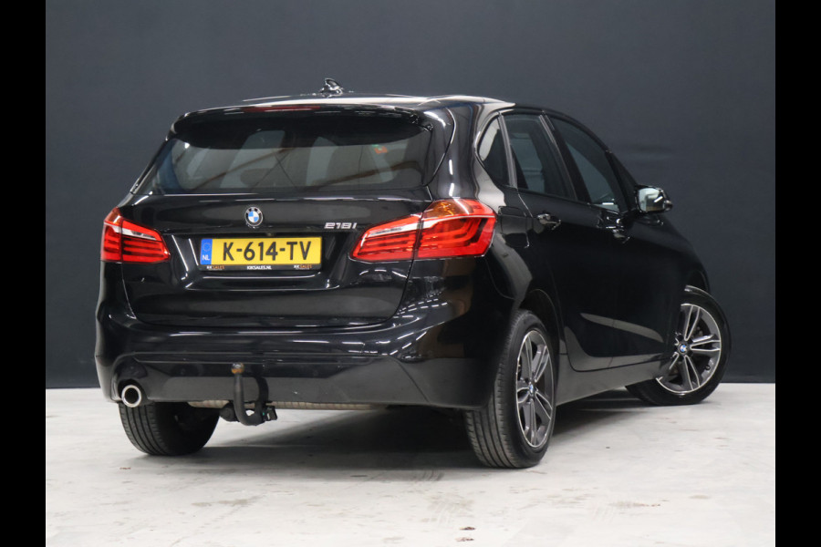 BMW 2 Serie Active Tourer 218i High Executive M Sport [TREKHAAK, HARMAN/KARDON, CRUISE CONTROL, BLUETOOTH TELEFOON, HUD, ACHTERUITRIJCAMERA, PDC V+A, BMW LED, NIEUWSTAAT]