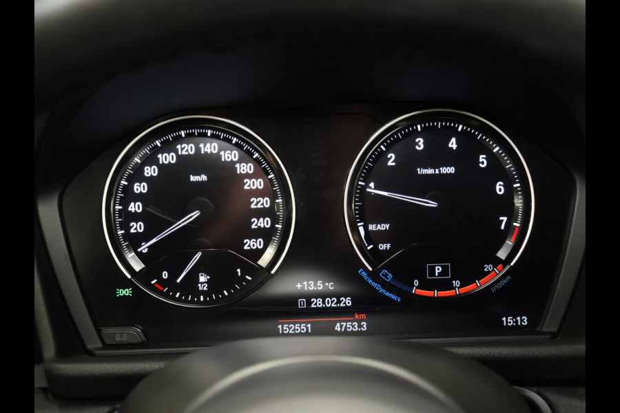 BMW 2 Serie Active Tourer 218i High Executive M Sport [TREKHAAK, HARMAN/KARDON, CRUISE CONTROL, BLUETOOTH TELEFOON, HUD, ACHTERUITRIJCAMERA, PDC V+A, BMW LED, NIEUWSTAAT]