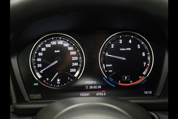 BMW 2 Serie Active Tourer 218i High Executive M Sport [TREKHAAK, HARMAN/KARDON, CRUISE CONTROL, BLUETOOTH TELEFOON, HUD, ACHTERUITRIJCAMERA, PDC V+A, BMW LED, NIEUWSTAAT]