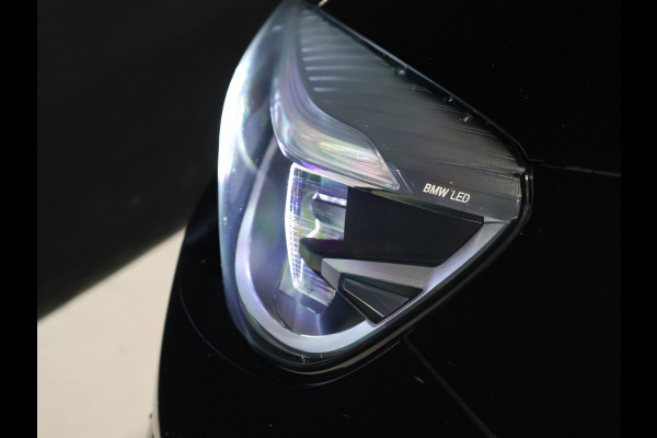 BMW 2 Serie Active Tourer 218i High Executive M Sport [TREKHAAK, HARMAN/KARDON, CRUISE CONTROL, BLUETOOTH TELEFOON, HUD, ACHTERUITRIJCAMERA, PDC V+A, BMW LED, NIEUWSTAAT]