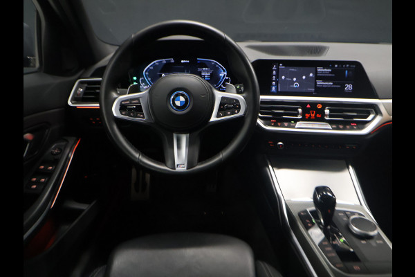 BMW 3 Serie Touring 320e Business Edition Plus M Sport [SCHUIFKANTELDAK, APPLE CARPLAY, ANDROID AUTO, CRUISE CONTROL, ACHTERUITRIJCAMERA, PDC V+A, BMW LASER, NIEUWSTAAT]