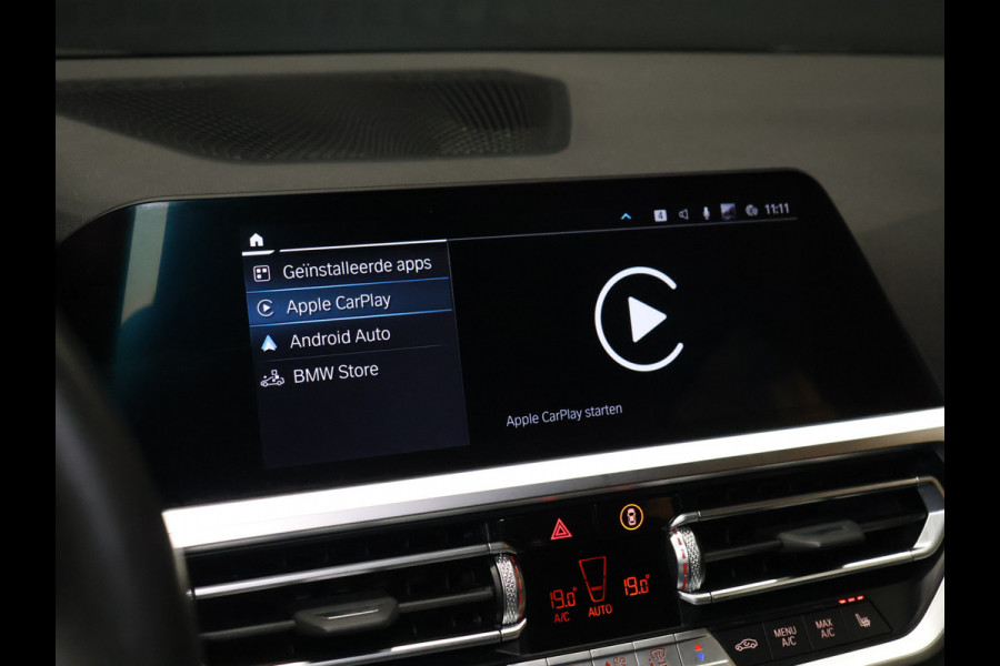 BMW 3 Serie Touring 320e Business Edition Plus M Sport [SCHUIFKANTELDAK, APPLE CARPLAY, ANDROID AUTO, CRUISE CONTROL, ACHTERUITRIJCAMERA, PDC V+A, BMW LASER, NIEUWSTAAT]