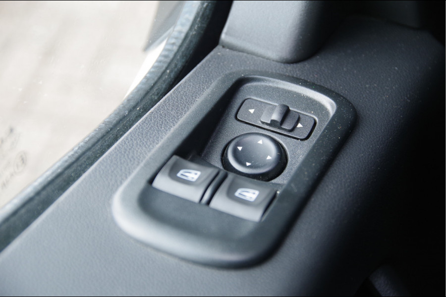 Renault Master T35 2.3 dCi 150PK L2H2 RED, DC-7P, 3.5T TREKHAAK, CAMERA, CRUISE, NAVI, AIRCO, PARKEERSENSOREN, NL AUTO, NAP, DUBBELE CABINE