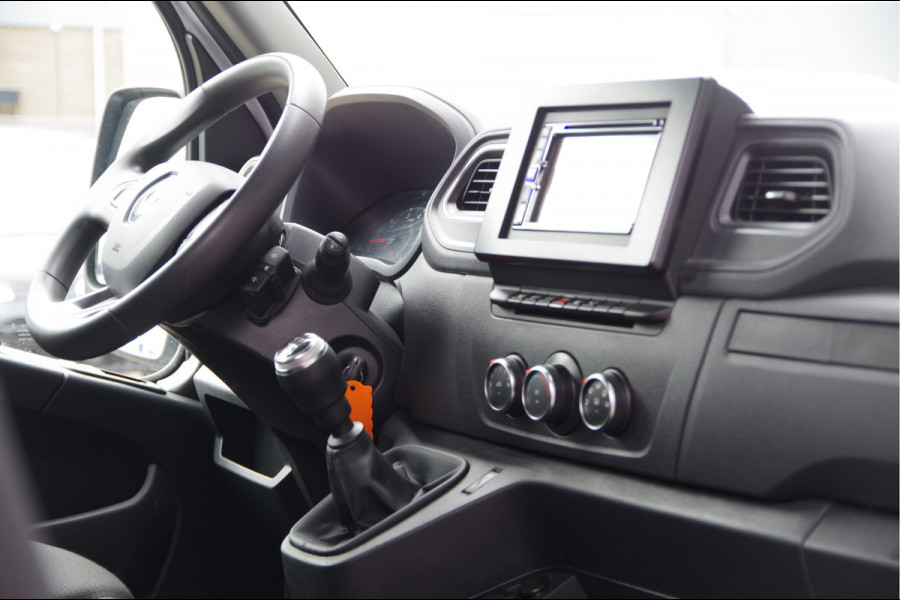 Renault Master T35 2.3 dCi 150PK L2H2 RED, DC-7P, 3.5T TREKHAAK, CAMERA, CRUISE, NAVI, AIRCO, PARKEERSENSOREN, NL AUTO, NAP, DUBBELE CABINE