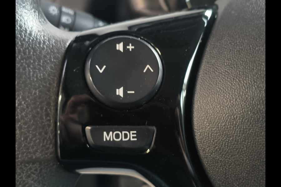 Citroën C1 1.0 VTi Apple/Android uit 2020 Rijklaar + 12 maanden Bovag-garantie Henk Jongen Auto's in Helmond,  al 50 jaar service zoals 't hoort!