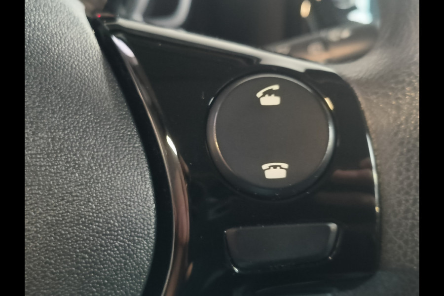 Citroën C1 1.0 VTi Apple/Android uit 2020 Rijklaar + 12 maanden Bovag-garantie Henk Jongen Auto's in Helmond,  al 50 jaar service zoals 't hoort!