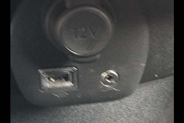 Citroën C1 1.0 VTi Apple/Android uit 2020 Rijklaar + 12 maanden Bovag-garantie Henk Jongen Auto's in Helmond,  al 50 jaar service zoals 't hoort!