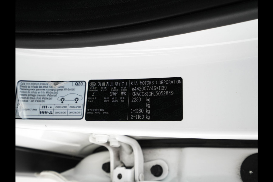 Kia e-Niro ExecutiveLine 64 kWh [ 3-Fase ] {SOH-100%} (INCL-BTW)  Aut.*HEATPUMP | LEATHER | FULL-LED | NAVI-FULLMAP | ADAPTIVE-CRUISE | CAMERA | MEMORY-PACK | LANE-ASSIST | KEYLESS | DIGI-COCKPIT | PRIVACYGLASS | SHIFTPADDLES | 17"ALU*