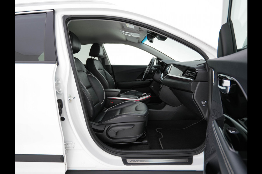 Kia e-Niro ExecutiveLine 64 kWh [ 3-Fase ] {SOH-100%} (INCL-BTW)  Aut.*HEATPUMP | LEATHER | FULL-LED | NAVI-FULLMAP | ADAPTIVE-CRUISE | CAMERA | MEMORY-PACK | LANE-ASSIST | KEYLESS | DIGI-COCKPIT | PRIVACYGLASS | SHIFTPADDLES | 17"ALU*